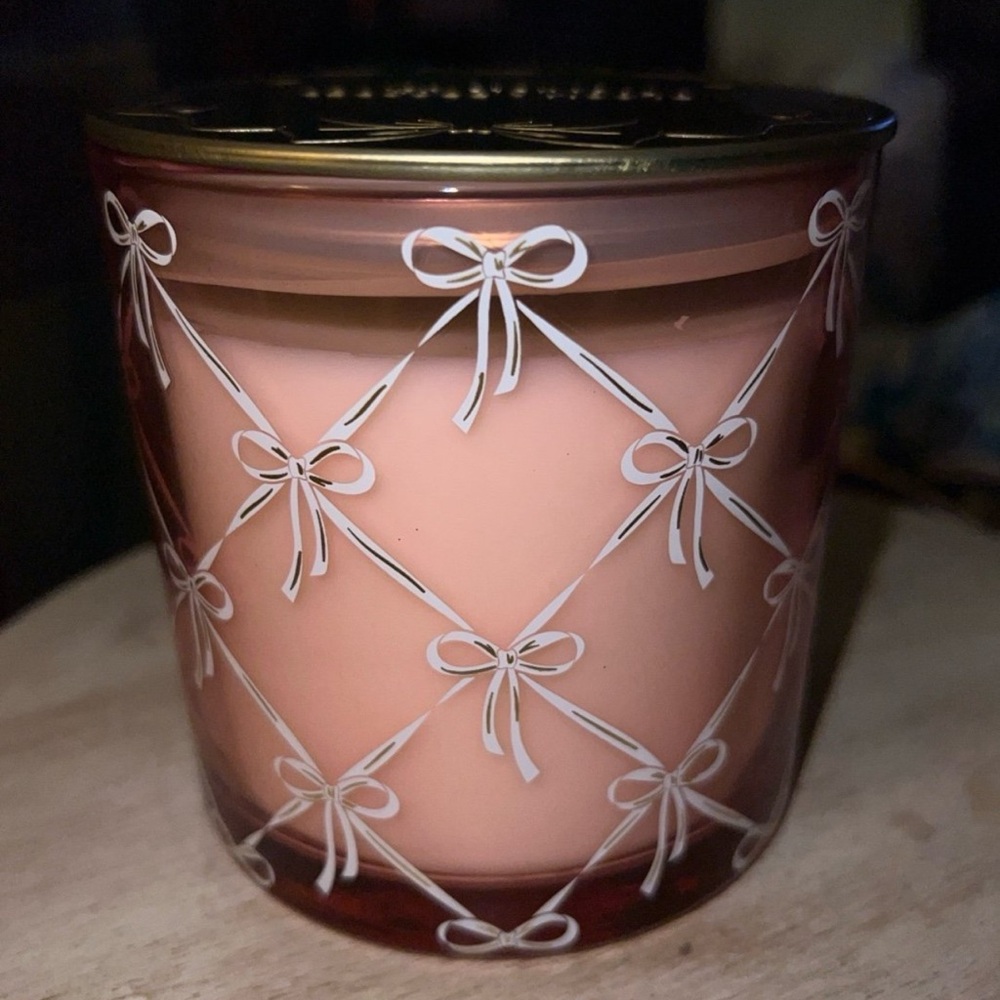 PINK JAR CANDLE WITH WHITE BOWS//BLUSHED ROSE SCENT
